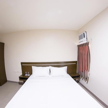 Emerald Suites Cdo Cagayán de Oro Habitación foto